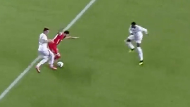 Jehezkel yerde kaldı, Antalyaspor penaltı bekledi