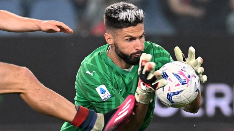 İki kırmızı kartın çıktığı maçta Milan, Genoa deplasmanında kazandı