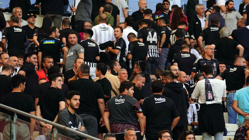 Beşiktaş taraftarından protesto! Sessiz kaldılar