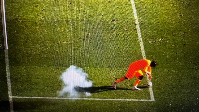 Fransa'da olay! Kaleciye havai fişek attılar