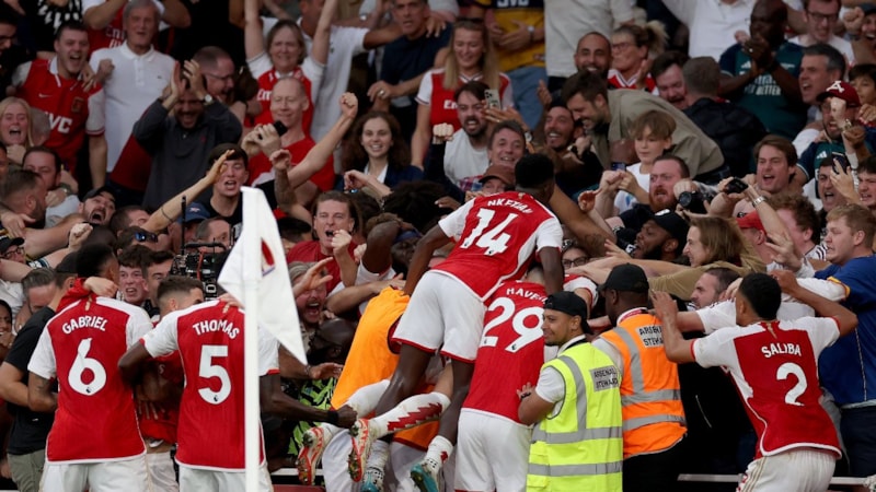 Arsenal, Manchester City'yi son dakikalarda devirdi