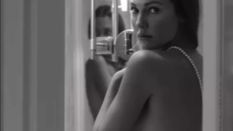 Meryem Uzerli üstsüz poz verdi