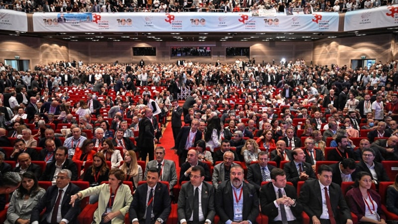 CHP'de kurultay heyecanı! Yarış başa baş sürüyor