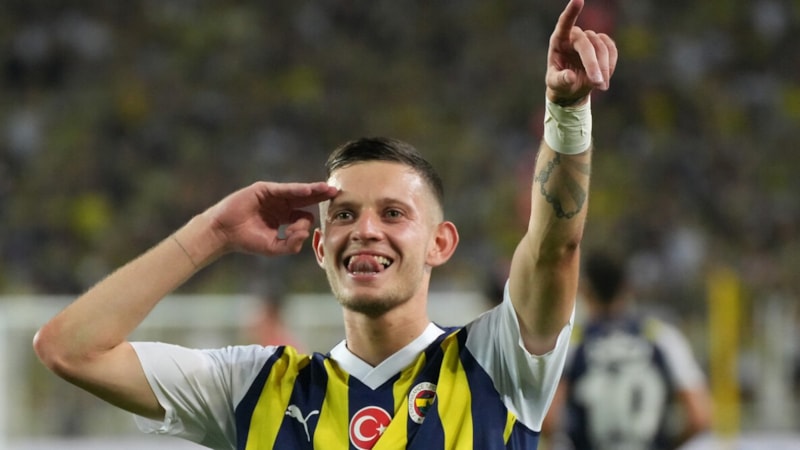 Sebastian Szymanski'ye Galatasaray'ın rakibi talip oldu