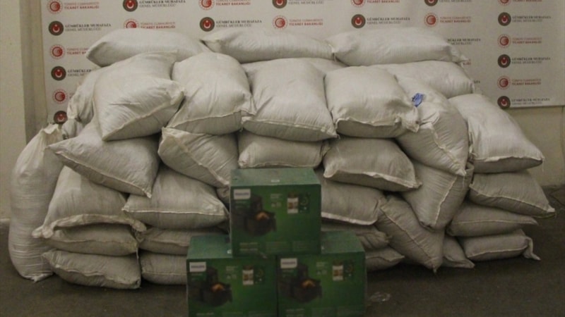 Kapıkule Gümrük Kapısı'nda 887 kilo kaçak 'damiana çayı' ele geçirildi