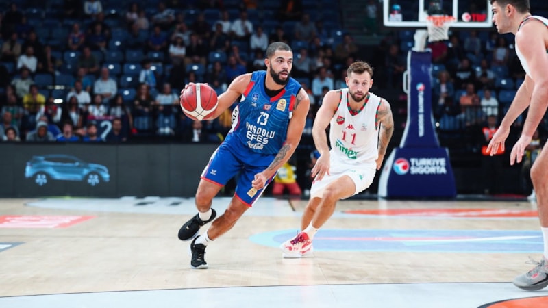 Anadolu Efes, sahasında Karşıyaka'yı 101-85 yendi