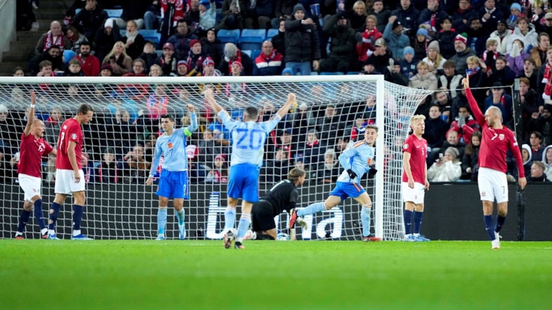 İspanya ve İskoçya finallere katılmayı garantiledi