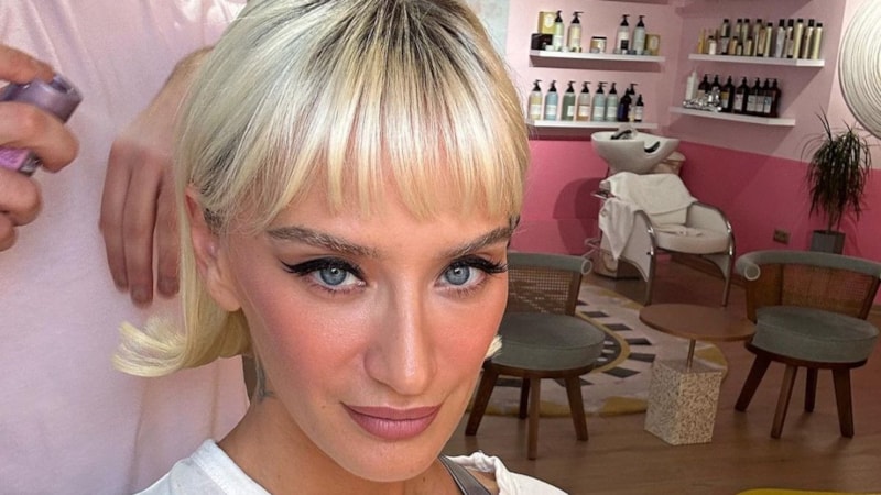 Didem Soydan pantolonunu indirdi