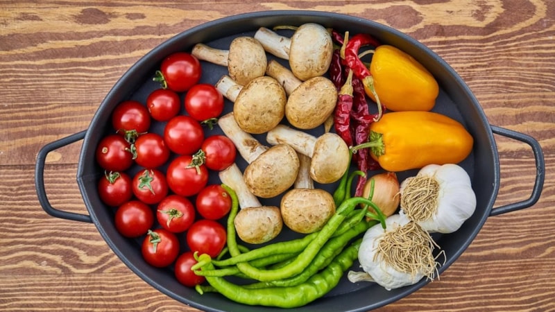 İnsanın beslenme alışkanlığı tarihsel boyutlarıyla Ya Suçlu Lektinse kitabında anlatılıyor