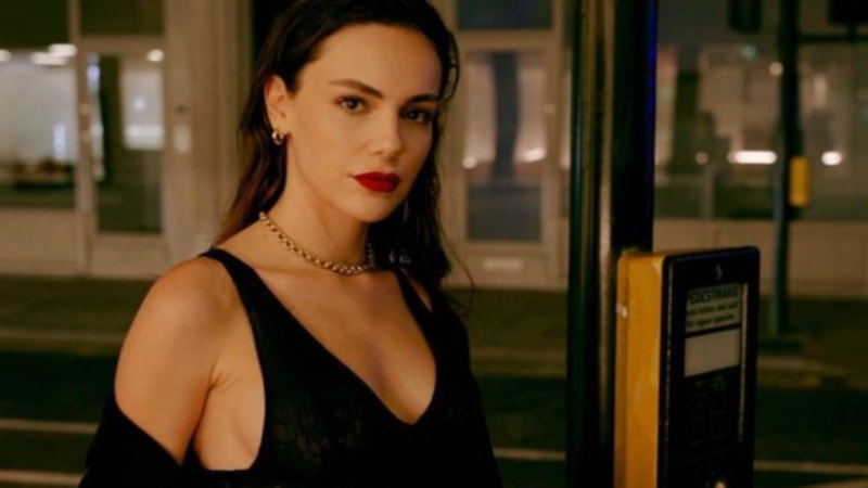 Yağmur Tanrısevsin'in Londra pozları olay oldu! Beğeni yağdı