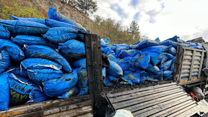 Ankara'da kömür yüklü kamyon alevlere teslim oldu