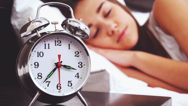 Sadece 3 saat uyuyup zinde uyanmak için bunları mutlaka deneyin