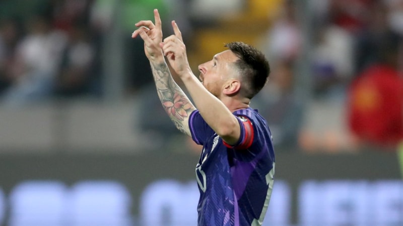 Lionel Messi rekorla doymuyor! Luis Suarez'i geride bıraktı