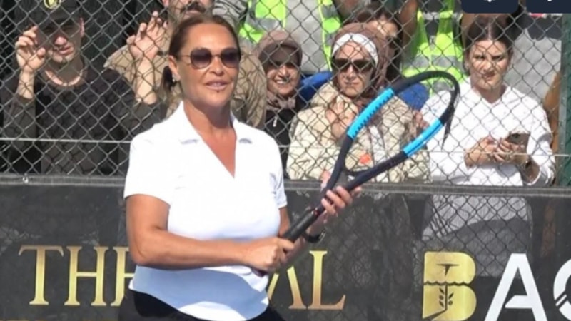 Ayvalık Belediye Başkanlığı'na aday olacağı konuşulan Hülya Avşar'dan açıklama geldi