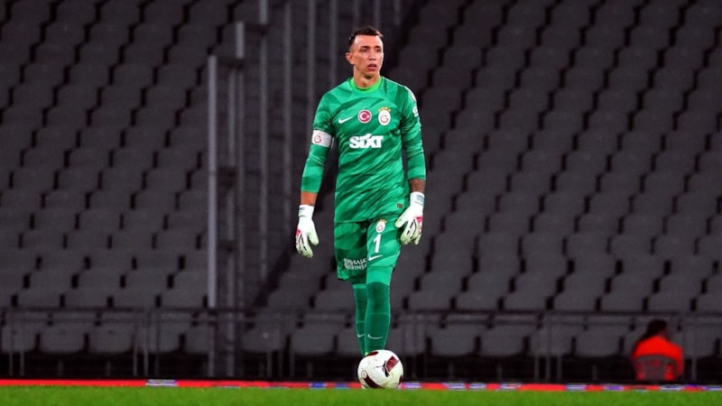 Galatasaray - Beşiktaş derbisinin en tecrübeli ismi Fernando Muslera