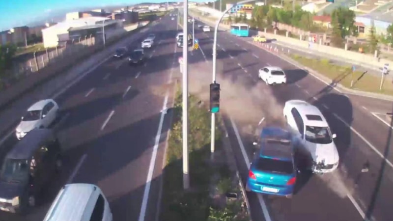 Erzurum'da makas atarak 9 kişinin yaralanmasına neden olan sürücüye iyi hal indirimi