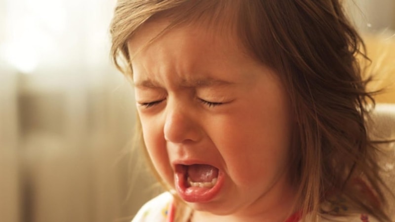 Çocuklarda ağlama krizleri neden olur? Ağlayan çocuklara nasıl davranılmalı? Uzmanlar açıkladı..
