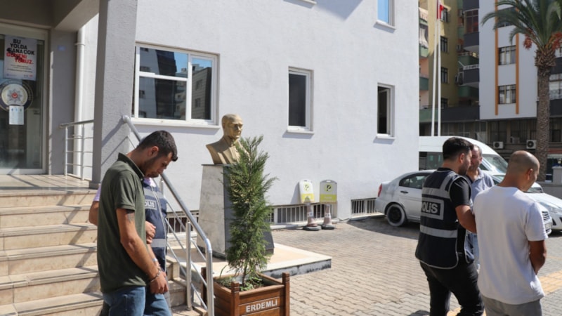 Mersin'de çaldıkları araçların şasi numaralarını değiştiren şüpheliler yakalandı