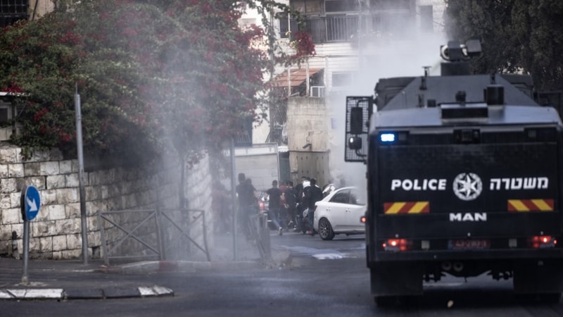 Müslümanların cuma namazına yine engel: İsrail polisi gazla saldırdı!