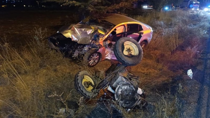 Afyonkarahisar'da traktörün ikiye bölündüğü kazada 5 kişi yaralandı