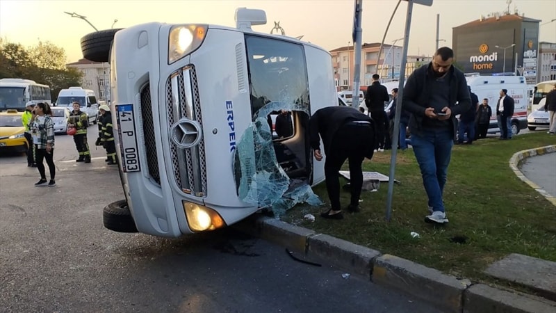 Kocaeli'de kaza! İşçi servisi ile halk otobüsü çarpıştı: 11 yaralı