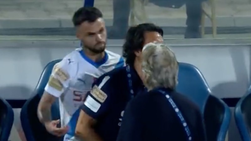 Jorge Jesus, oyuncusu Micheal'in üzerine yürüdü