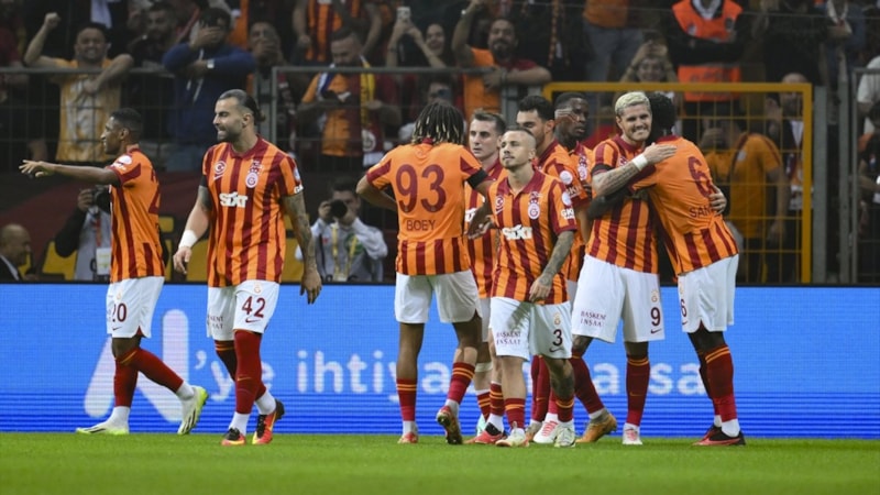 Penaltı, kırmızı kart her şey var! Dev derbide Galatasaray, Beşiktaş'ı devirdi