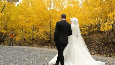 Bitlis'te gelin ve damadın fotoğraf çekimine ayı engelli