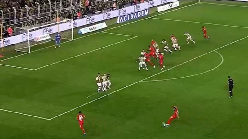 Fenerbahçe - Hatayspor maçında iki şık frikik golü!