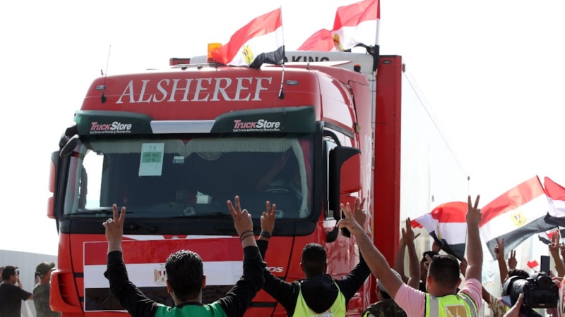 Gazze'ye insani yardım!  Refah Sınır Kapısı’ndan 51 tır geçti...