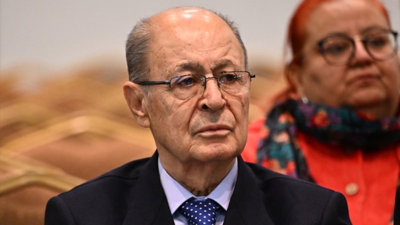 Ahmet Necdet Sezer 'laiklik' konferansına katıldı