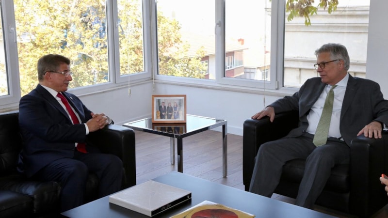 Ahmet Davutoğlu'nun Filistin diplomasisi: Brezilya Büyükelçisi ile görüştü