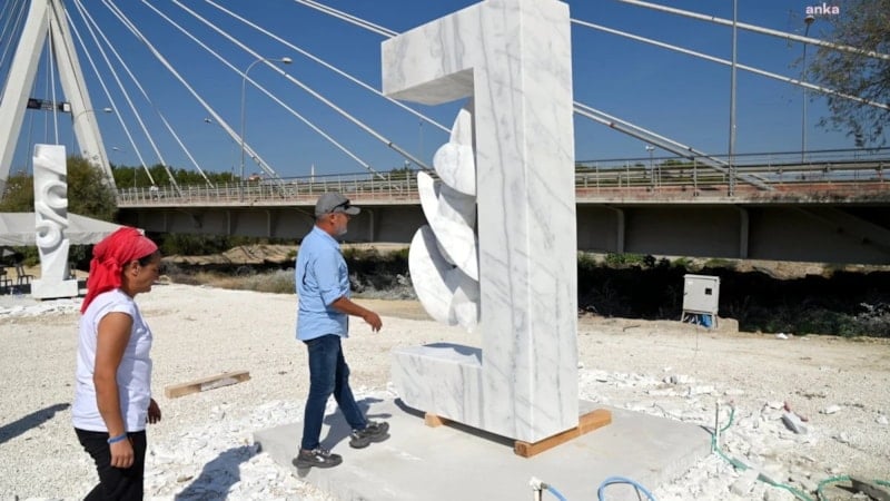 CHP'li Manavgat Belediyesi Cumhuriyet'in 100'ncü yılına özel 'heykel' sergisi düzenledi