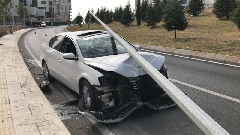 Edirne'de sivrisineği kovmak istedi! Elektrik direğine çarptı...