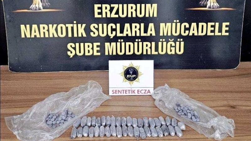 Erzurum'da uyuşturucu operasyonu! İç çamaşırlarına ve bağırsaklarına sakladılar: 2 şüpheli yakalandı...