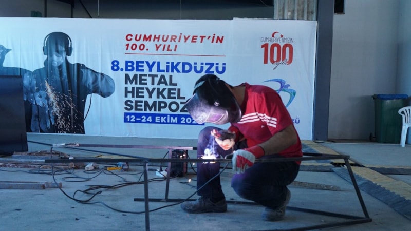 Beylikdüzü'nde Cumhuriyet kutlamaları heykel sempozyumu ile başladı