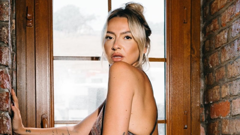 Hadise'den göndermeli paylaşım: 'Ben stalk yapmam haberin gelir...'