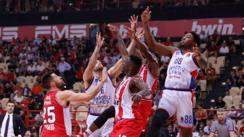 Anadolu Efes, Olympiakos'a farklı yenildi