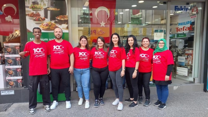 Balıkesir'de 100.yıl coşkusu! Caddeler kırmızı beyaz oldu