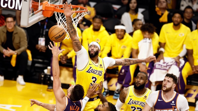 Los Angeles Lakers, Phoenix Suns’ı mağlup ederek ilk galibiyetini aldı