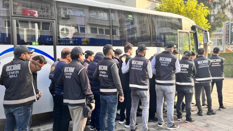 İzmir'de FETÖ operasyonu! 84 şüpheli yakalandı