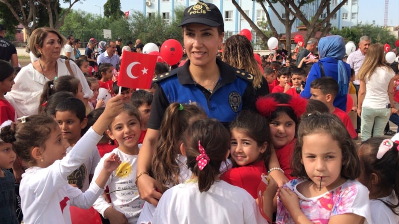 Adana'da Cumhuriyet'in 100. yılına özel polis korteji