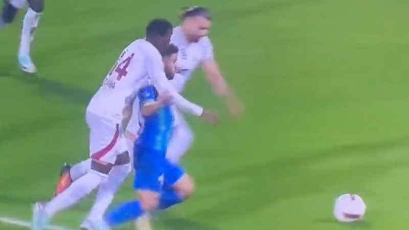 Rizespor penaltı bekledi, hakem oyunu sürdürdü