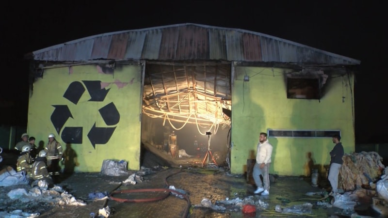 Silivri'de geri dönüşüm fabrikasında yangın