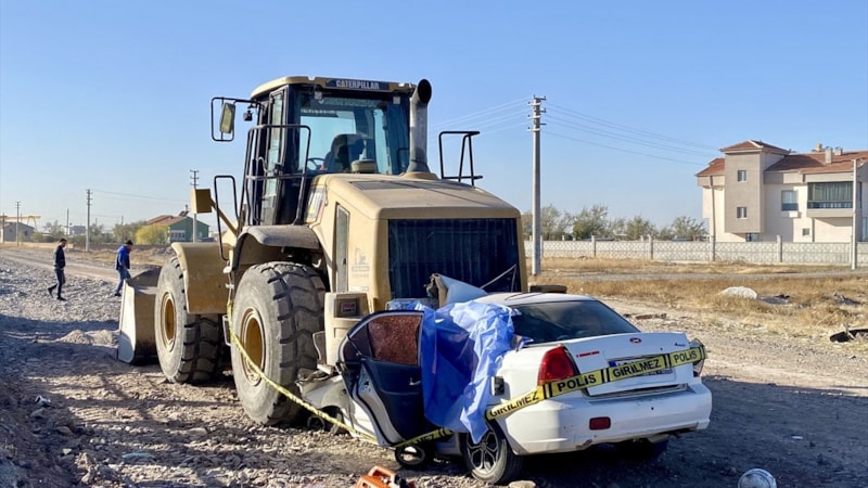Aksaray'da iş makinasının altında can verdi