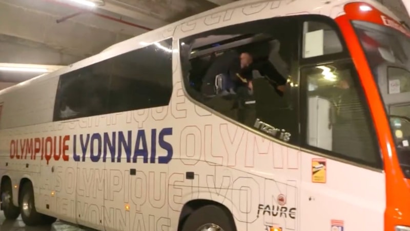 Fransa'da olay: Marsilya-Lyon maçı ertelendi