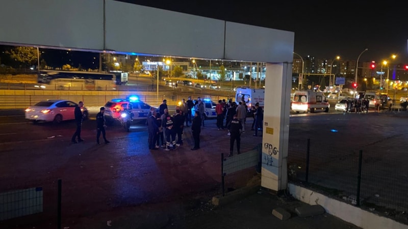 Diyarbakır'da akrabalar arasındaki bıçaklı kavgada 2 kişi yaralandı