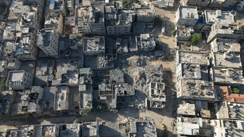 Bombardıman altındaki Gazze'de 32 bin konut yerle bir oldu