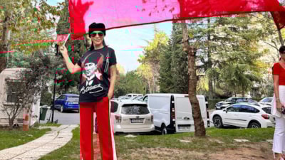 Nebahat Çehre, 29 Ekim ruhunu yansıtan tarzıyla beğeni topladı