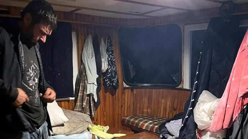 Aydın'da Yunan asker zulmü! Türk balıkçıların demir çubuklu taciz edip tazyikli su sıktılar...